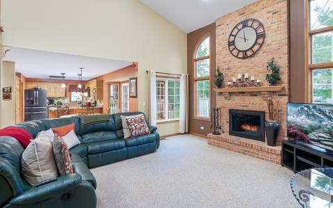 1911 Aspen Dr, Algonquin, IL 60102 photo 3
