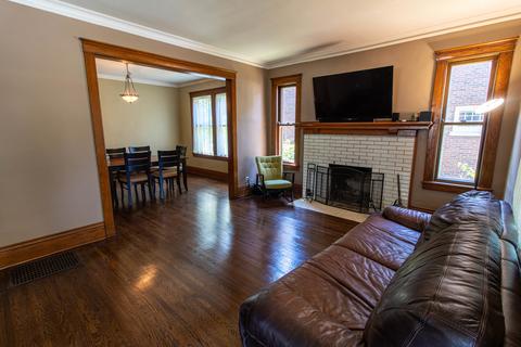 433 Oak Ave, Aurora, IL 60506 photo 9