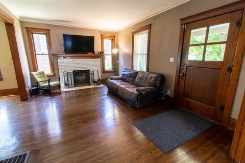 433 Oak Ave, Aurora, IL 60506 photo 10
