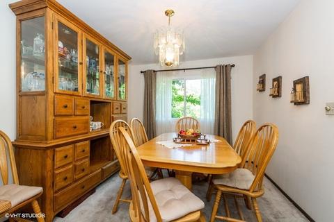 11 N689 Howard Ave, Elgin, IL 60124 photo 5