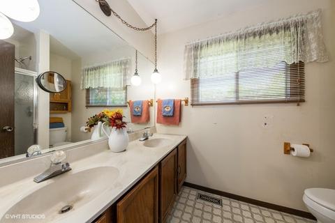 11 N689 Howard Ave, Elgin, IL 60124 photo 15