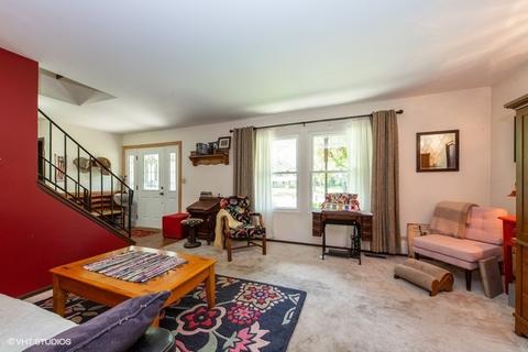 11 N689 Howard Ave, Elgin, IL 60124 photo 3