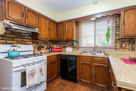 11 N689 Howard Ave, Elgin, IL 60124 photo 6