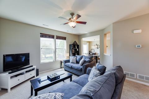 102 Devoe Dr, Oswego, IL 60543 photo 5