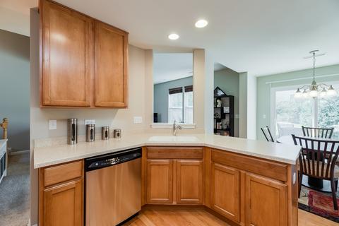 102 Devoe Dr, Oswego, IL 60543 photo 3