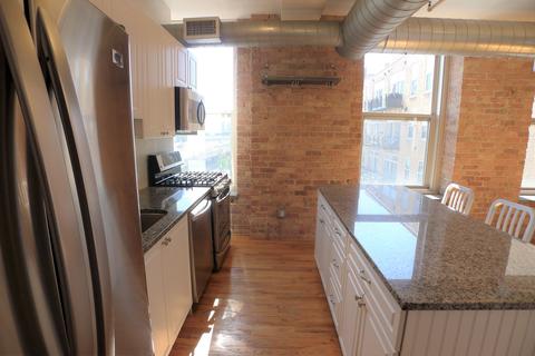 Undisclosed, Chicago, IL 60607 photo 3