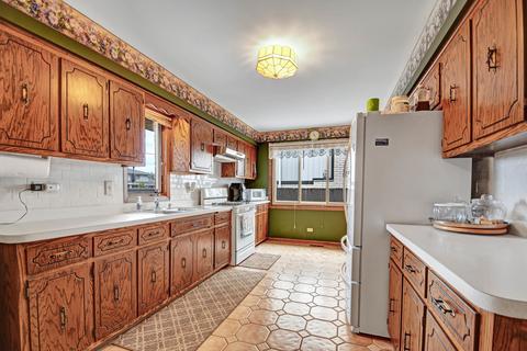 7907 W 80th Pl, Bridgeview, IL 60455 photo 9