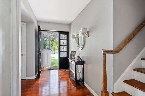 2020 Hilltop Rd, Hoffman Estates, IL 60169 photo 3