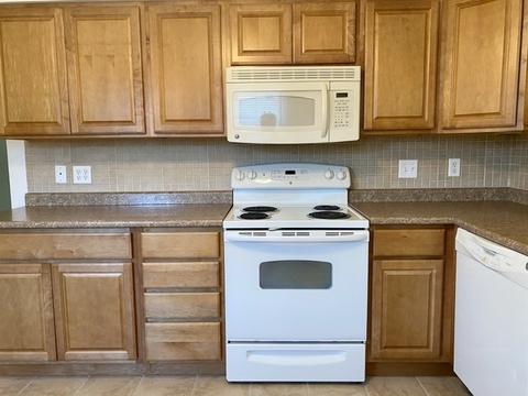 105 E Lincoln St #J, Normal, IL 61761 photo 6