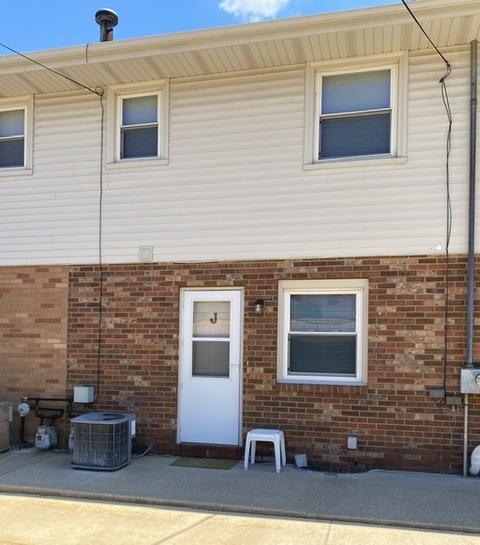 105 E Lincoln St #J, Normal, IL 61761 photo 3