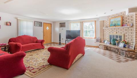 182 7th St, Wheeling, IL 60090 photo 3