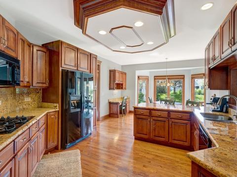 2700 Ginger Woods Dr, Aurora, IL 60502 photo 6