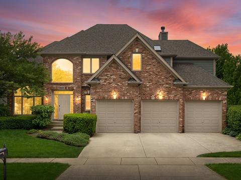 2700 Ginger Woods Dr, Aurora, IL 60502 photo 2