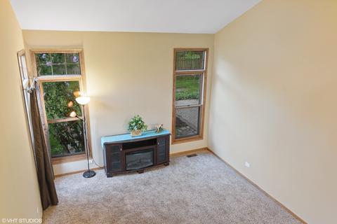 555 Covered Bridge Dr, Elgin, IL 60124 photo 7