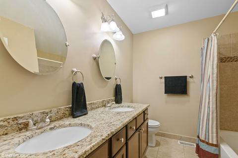 555 Covered Bridge Dr, Elgin, IL 60124 photo 18