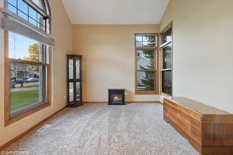 555 Covered Bridge Dr, Elgin, IL 60124 photo 13