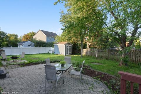 555 Covered Bridge Dr, Elgin, IL 60124 photo 24