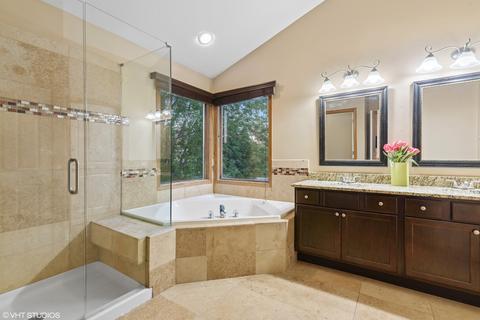 555 Covered Bridge Dr, Elgin, IL 60124 photo 16