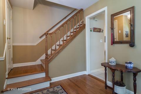 1137 E Juniper Ln, Mount Prospect, IL 60056 photo 3