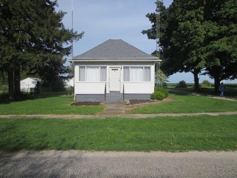 407 S Walnut St, Arrowsmith, IL 61722 photo 1