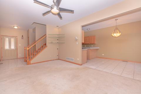 2170 W Adobe Dr, Addison, IL 60101 photo 2