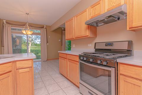 2170 W Adobe Dr, Addison, IL 60101 photo 5