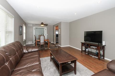 175 Chandler Ln, Hoffman Estates, IL 60169 photo 3