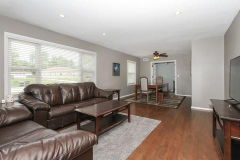 175 Chandler Ln, Hoffman Estates, IL 60169 photo 2