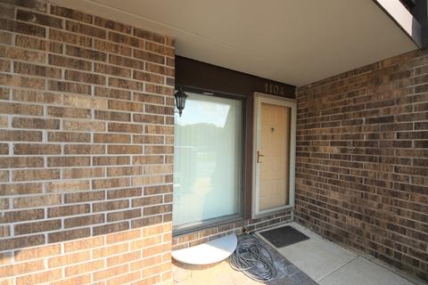 1104 Kenneth Cir, Elgin, IL 60120 photo 2