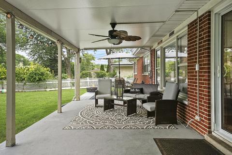 2240 Pine St, Des Plaines, IL 60018 photo 32