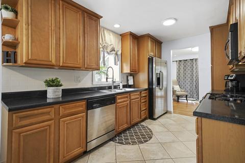 2240 Pine St, Des Plaines, IL 60018 photo 10