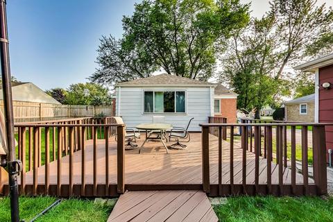 1910 Pratt Ave, Des Plaines, IL 60018 photo 8