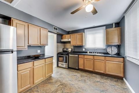 1910 Pratt Ave, Des Plaines, IL 60018 photo 2