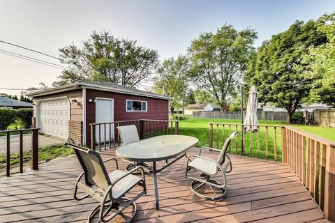 1910 Pratt Ave, Des Plaines, IL 60018 photo 7