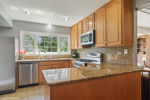 2 Knoll Ridge Rd, Rolling Meadows, IL 60008 photo 8
