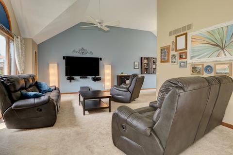 15511 S Creekside Dr, Plainfield, IL 60544 photo 2