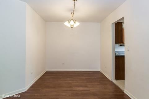 9 Creekside Cir #A, Elgin, IL 60123 photo 3