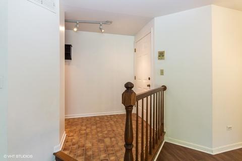 9 Creekside Cir #A, Elgin, IL 60123 photo 2