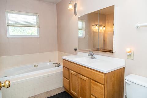 490 Illinois Blvd, Hoffman Estates, IL 60169 photo 14