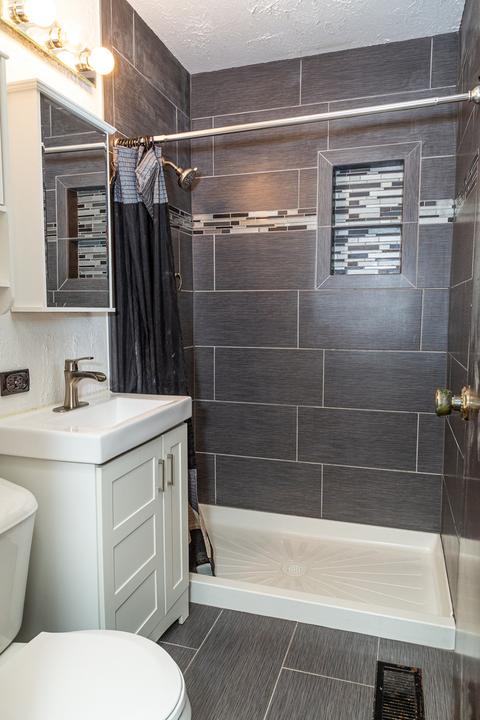 490 Illinois Blvd, Hoffman Estates, IL 60169 photo 9