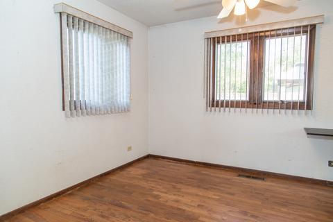 490 Illinois Blvd, Hoffman Estates, IL 60169 photo 12
