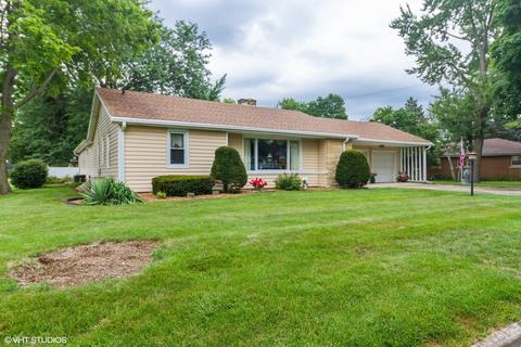 1355 Hawthorne Cir, Kankakee, IL 60901 photo 1