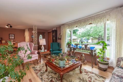 1355 Hawthorne Cir, Kankakee, IL 60901 photo 4