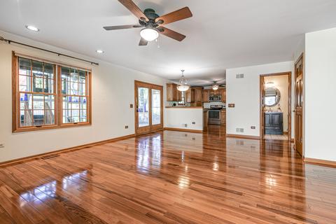 4727 Middle Rd, Gurnee, IL 60031 photo 6