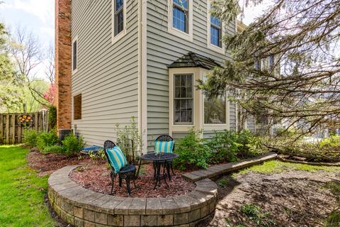4727 Middle Rd, Gurnee, IL 60031 photo 2