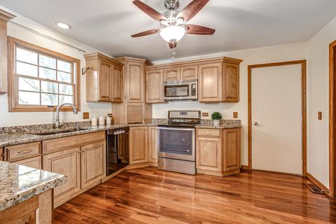 4727 Middle Rd, Gurnee, IL 60031 photo 7