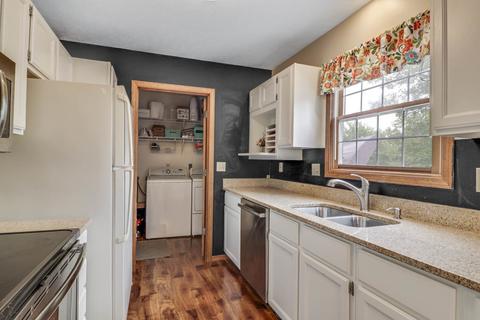201 Beacon Cir, Bloomington, IL 61704 photo 13
