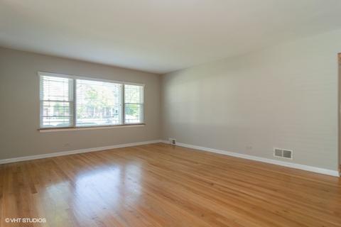 136 E Madison St, Elmhurst, IL 60126 photo 2