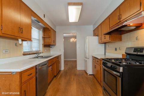 136 E Madison St, Elmhurst, IL 60126 photo 3