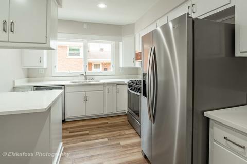 412 S Pine St, Mount Prospect, IL 60056 photo 4